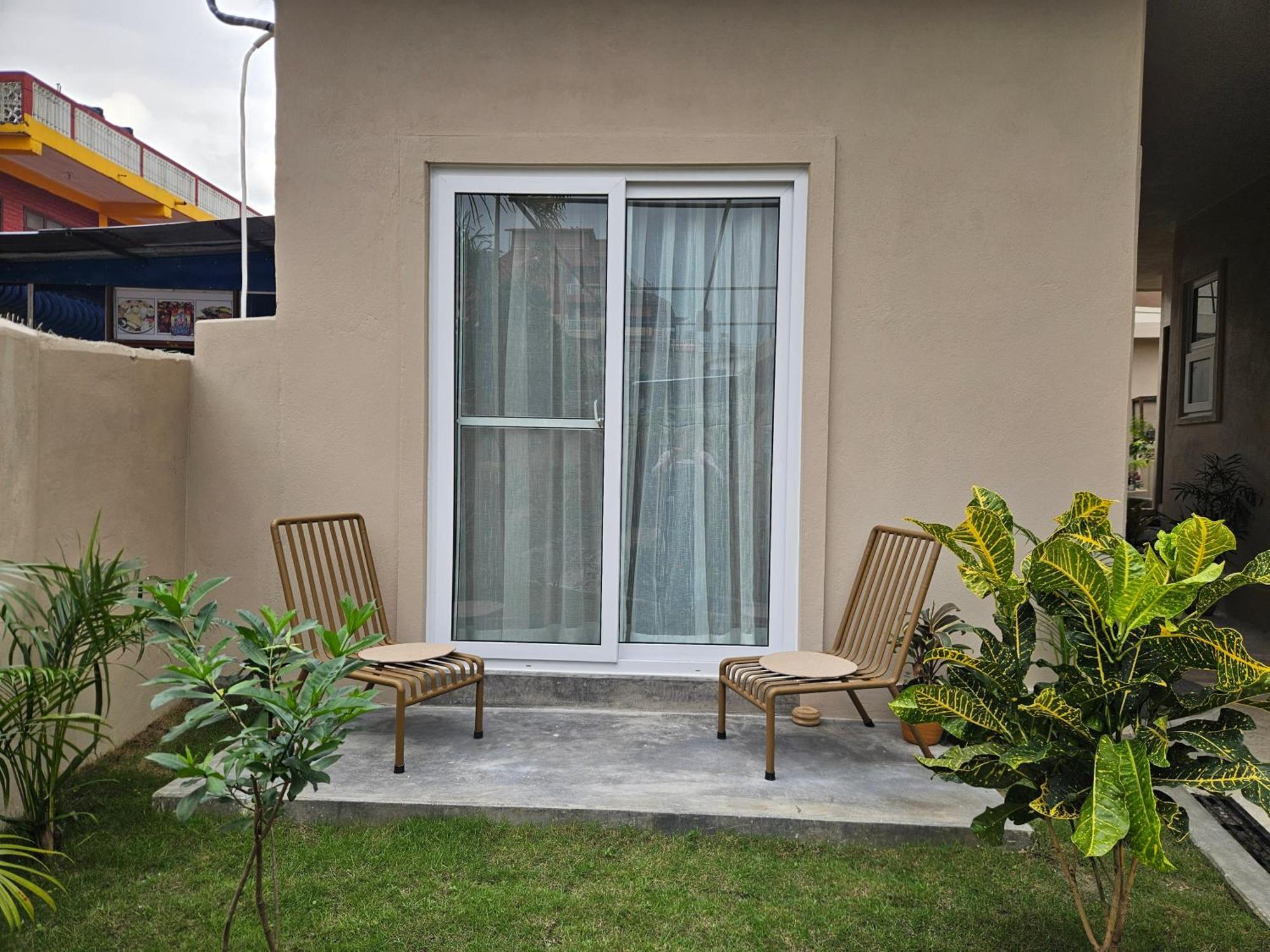 Hotel Blossom Pokhara Exterior photo