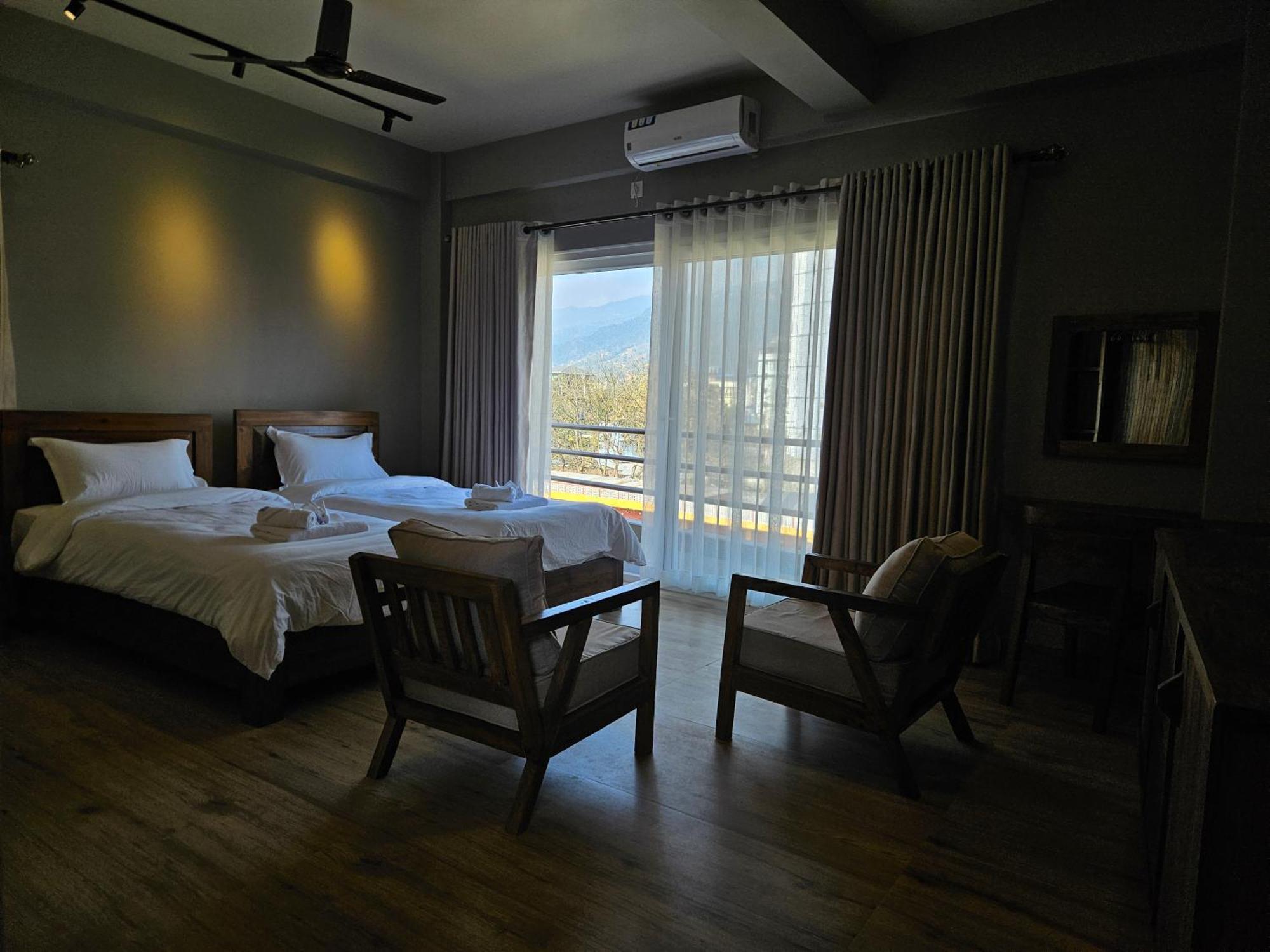 Hotel Blossom Pokhara Exterior photo