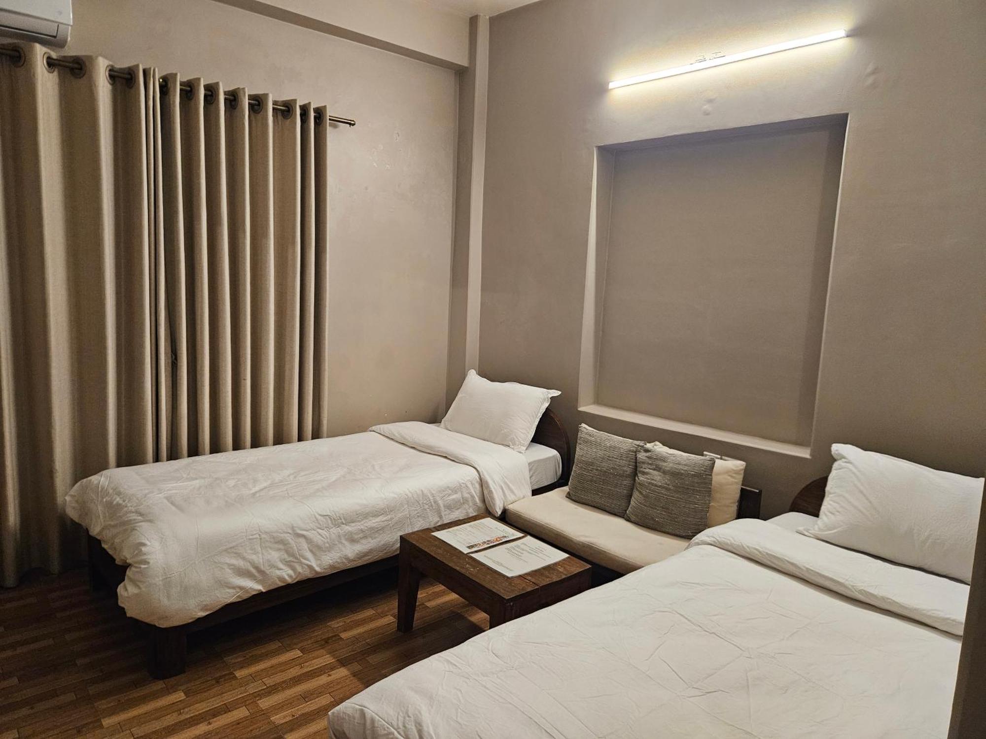 Hotel Blossom Pokhara Room photo