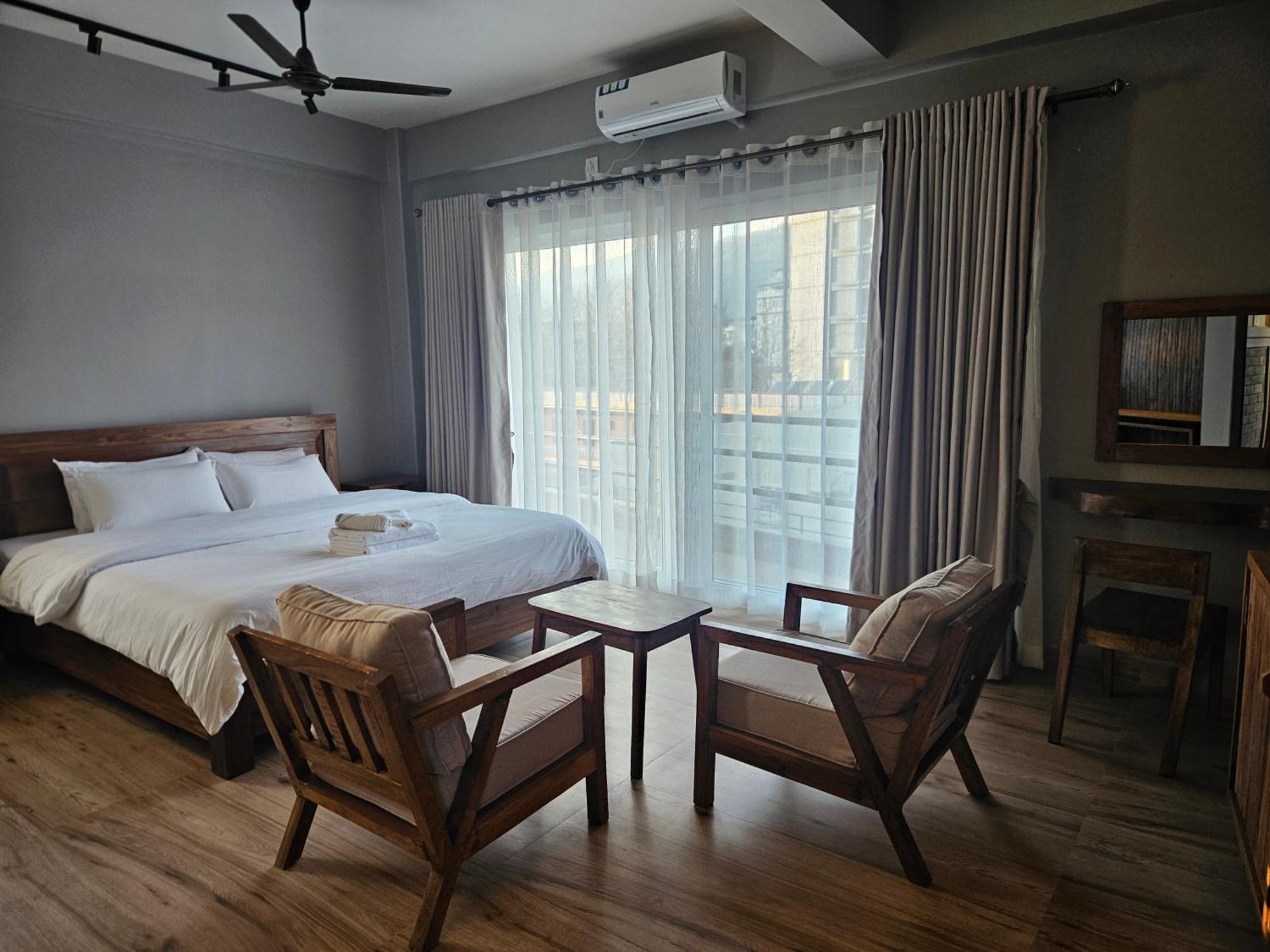 Hotel Blossom Pokhara Room photo