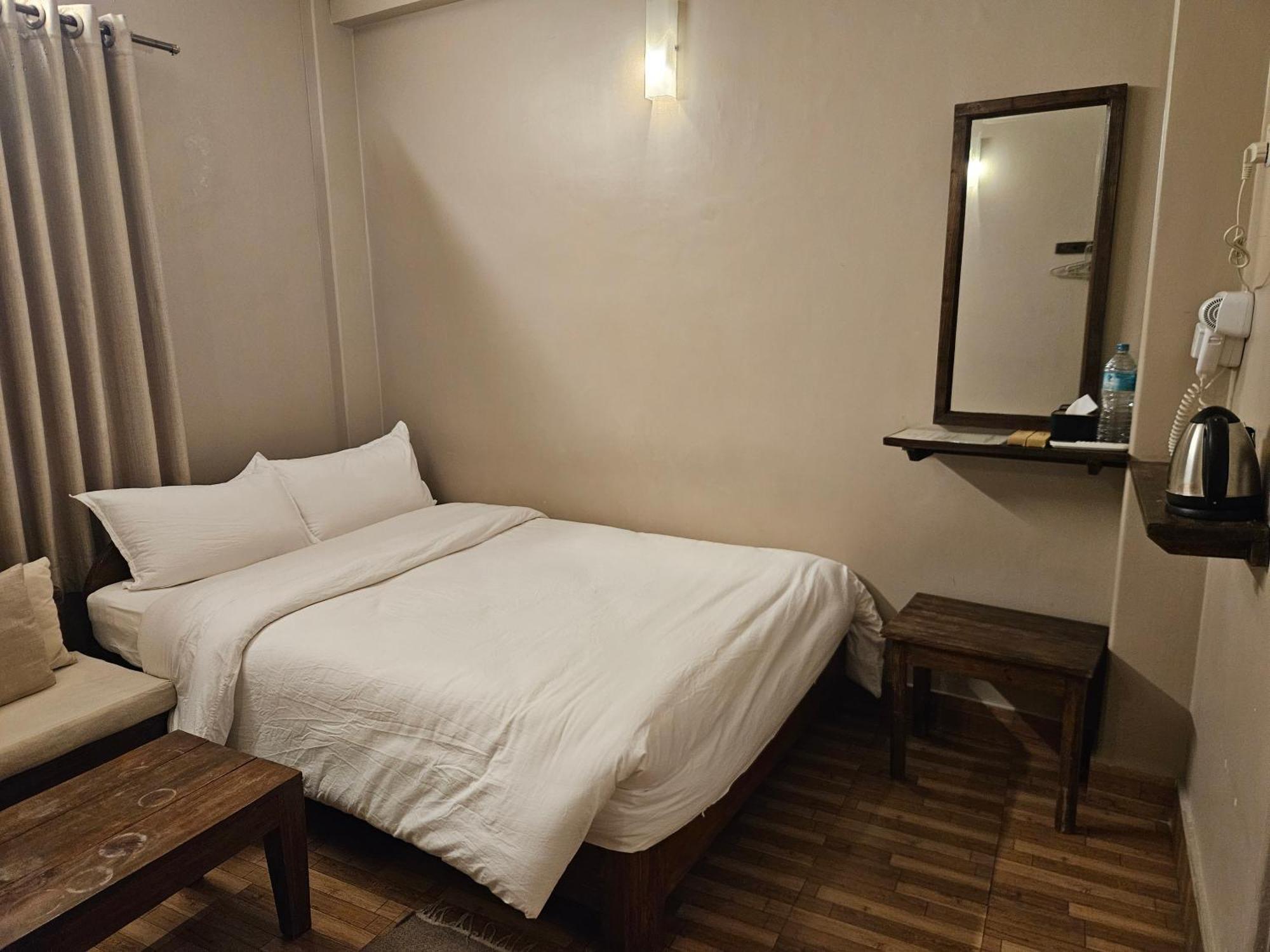 Hotel Blossom Pokhara Room photo