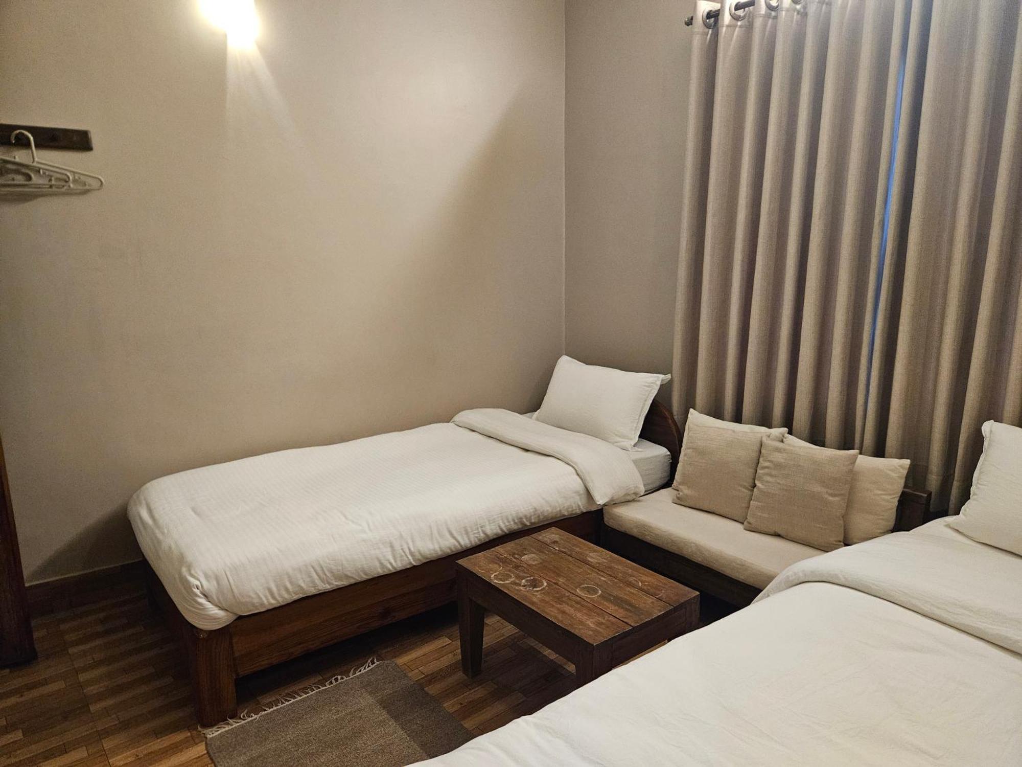 Hotel Blossom Pokhara Room photo